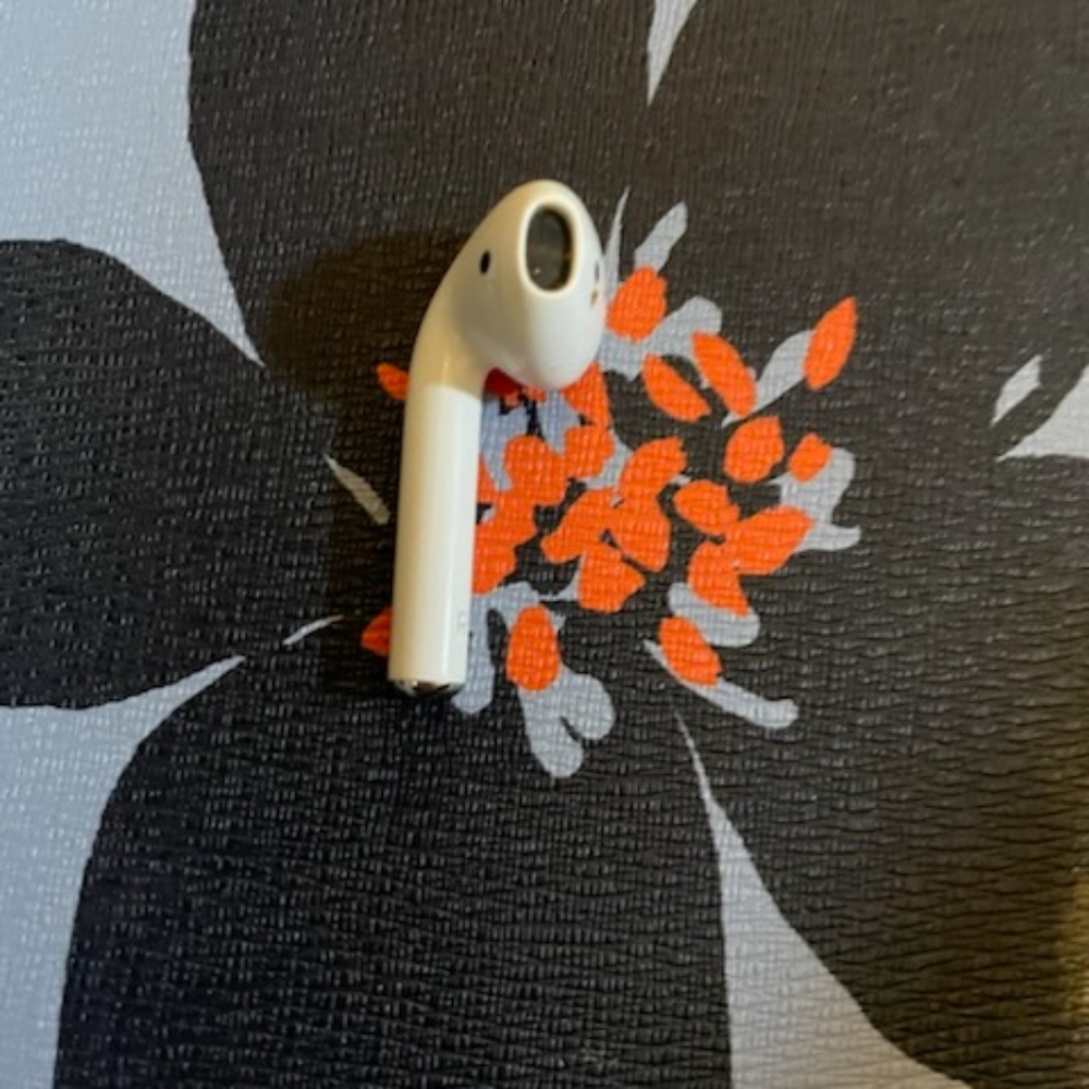 Right air pod